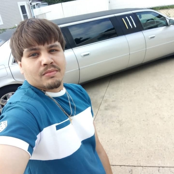 Meet your Posher, Drew - Picture 4 of 4